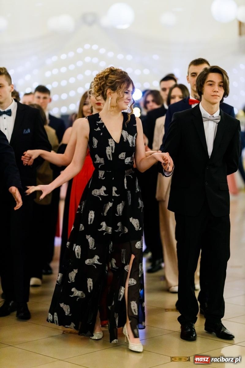 Zdjęcie w galerii na portalu naszraciborz.pl: Studniówka II LO im. Adama Mickiewicza [FOTO i WIDEO] wiadomości z regionu