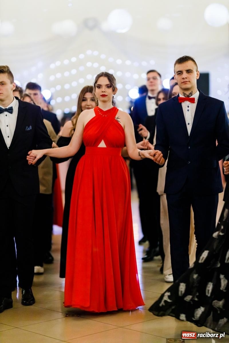 Zdjęcie w galerii na portalu naszraciborz.pl: Studniówka II LO im. Adama Mickiewicza [FOTO i WIDEO] wiadomości z regionu