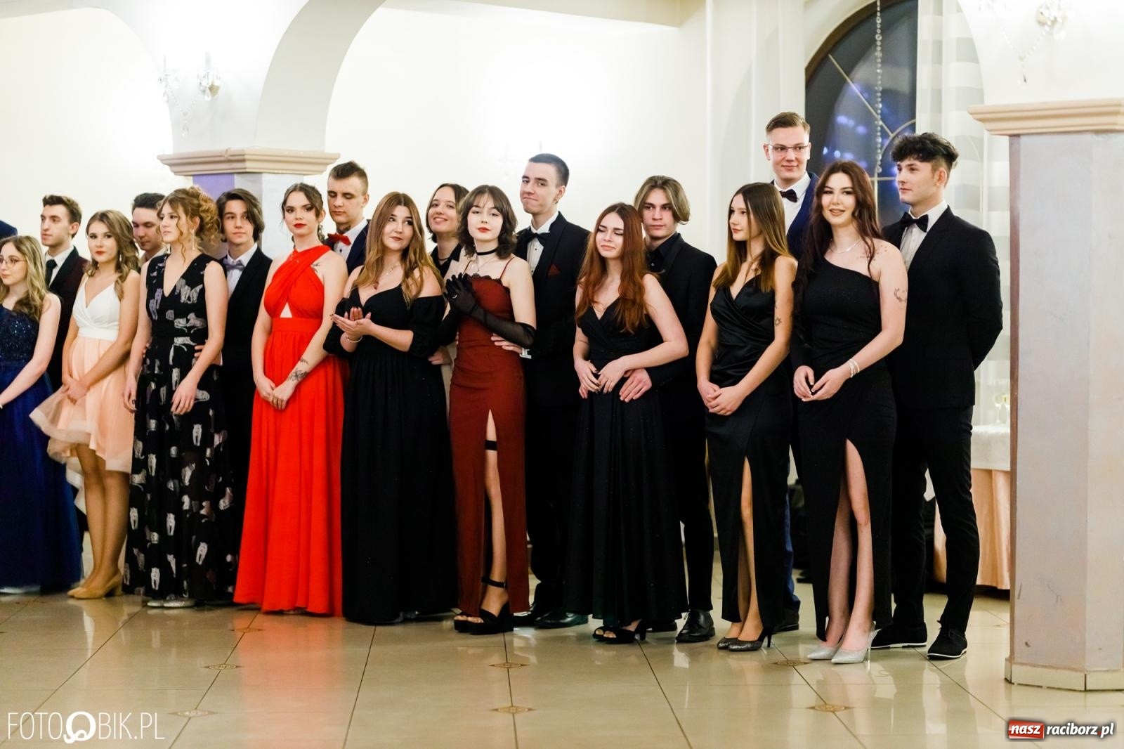 Zdjęcie w galerii na portalu naszraciborz.pl: Studniówka II LO im. Adama Mickiewicza [FOTO i WIDEO] wiadomości z regionu