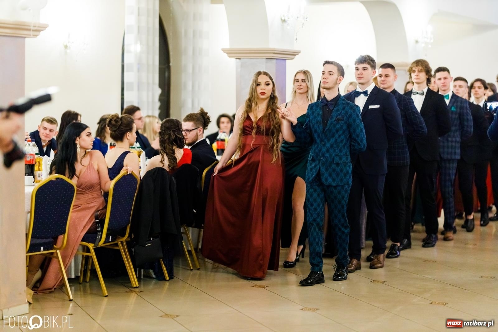 Zdjęcie w galerii na portalu naszraciborz.pl: Studniówka II LO im. Adama Mickiewicza [FOTO i WIDEO] wiadomości z regionu