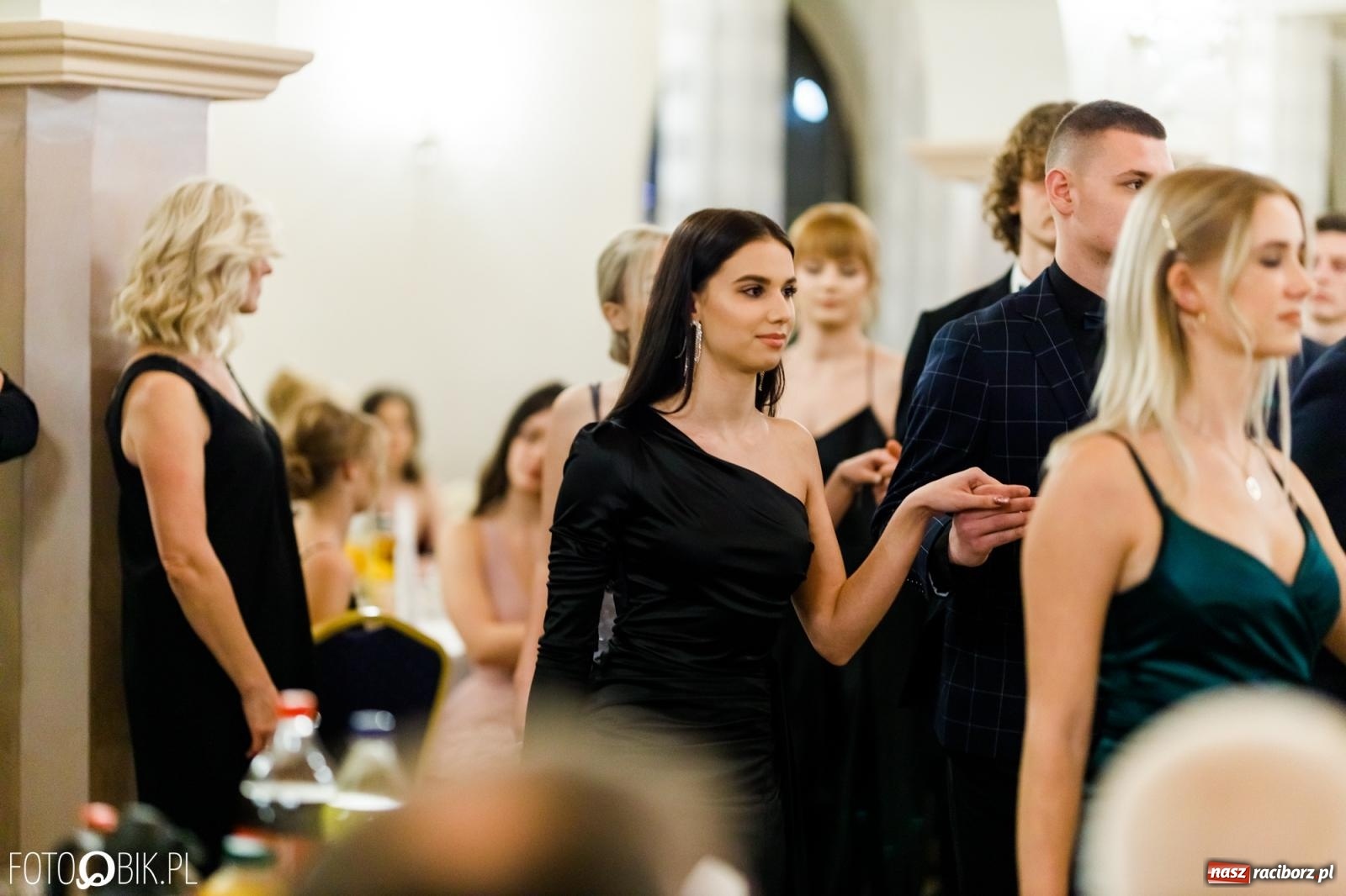 Zdjęcie w galerii na portalu naszraciborz.pl: Studniówka II LO im. Adama Mickiewicza [FOTO i WIDEO] wiadomości z regionu