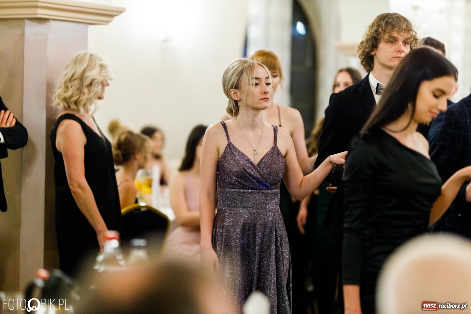 Zdjęcie w galerii na portalu naszraciborz.pl: Studniówka II LO im. Adama Mickiewicza [FOTO i WIDEO] wiadomości z regionu