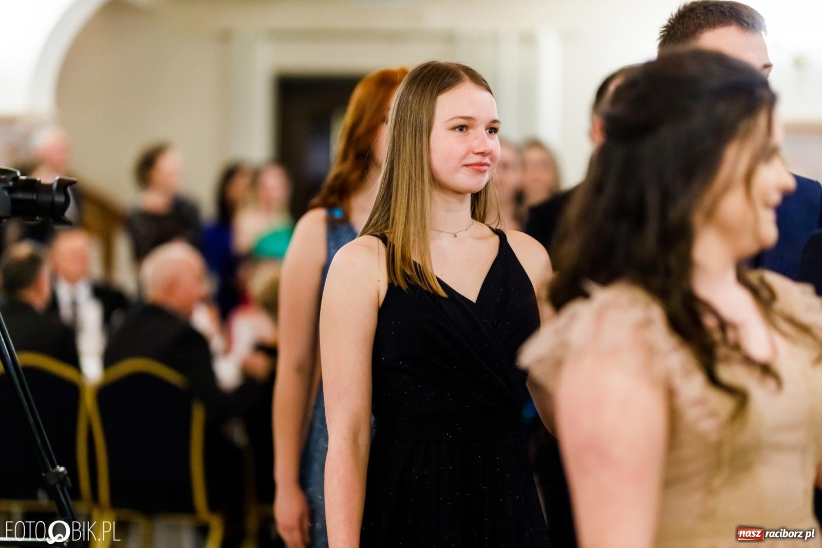 Zdjęcie w galerii na portalu naszraciborz.pl: Studniówka II LO im. Adama Mickiewicza [FOTO i WIDEO] wiadomości z regionu