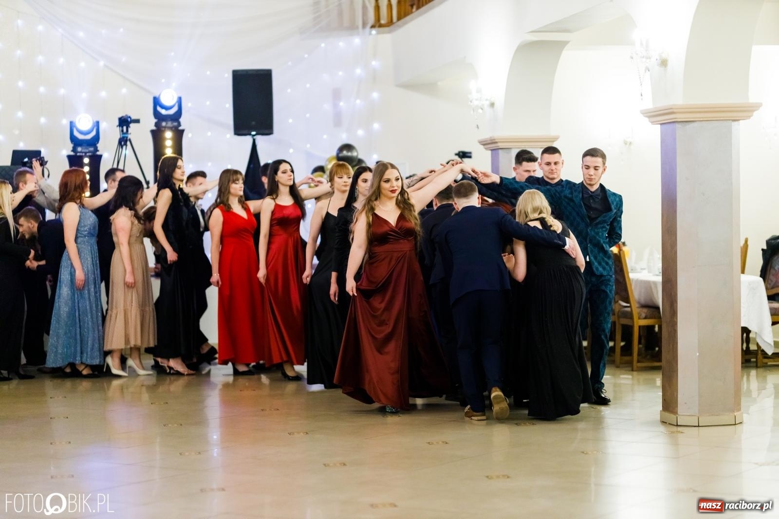 Zdjęcie w galerii na portalu naszraciborz.pl: Studniówka II LO im. Adama Mickiewicza [FOTO i WIDEO] wiadomości z regionu