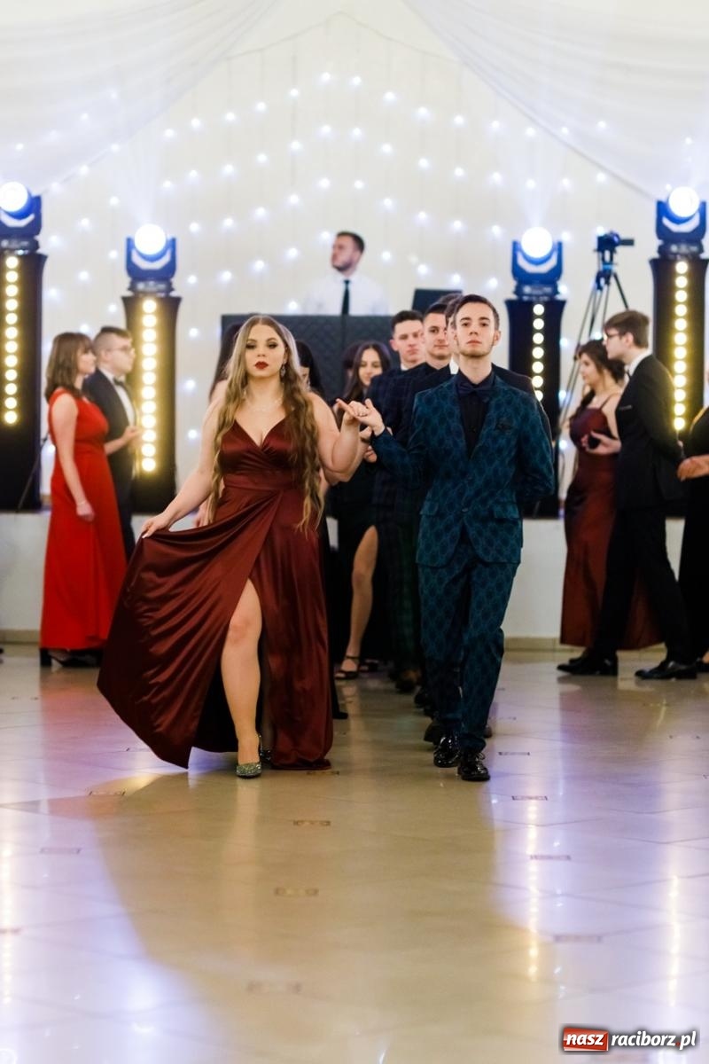 Zdjęcie w galerii na portalu naszraciborz.pl: Studniówka II LO im. Adama Mickiewicza [FOTO i WIDEO] wiadomości z regionu