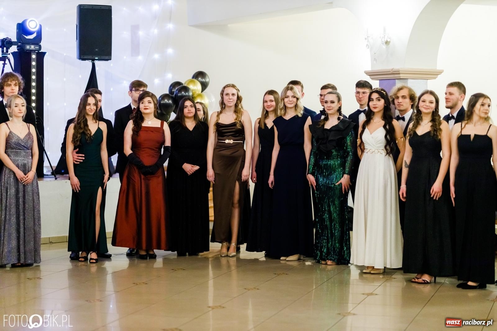 Zdjęcie w galerii na portalu naszraciborz.pl: Studniówka II LO im. Adama Mickiewicza [FOTO i WIDEO] wiadomości z regionu