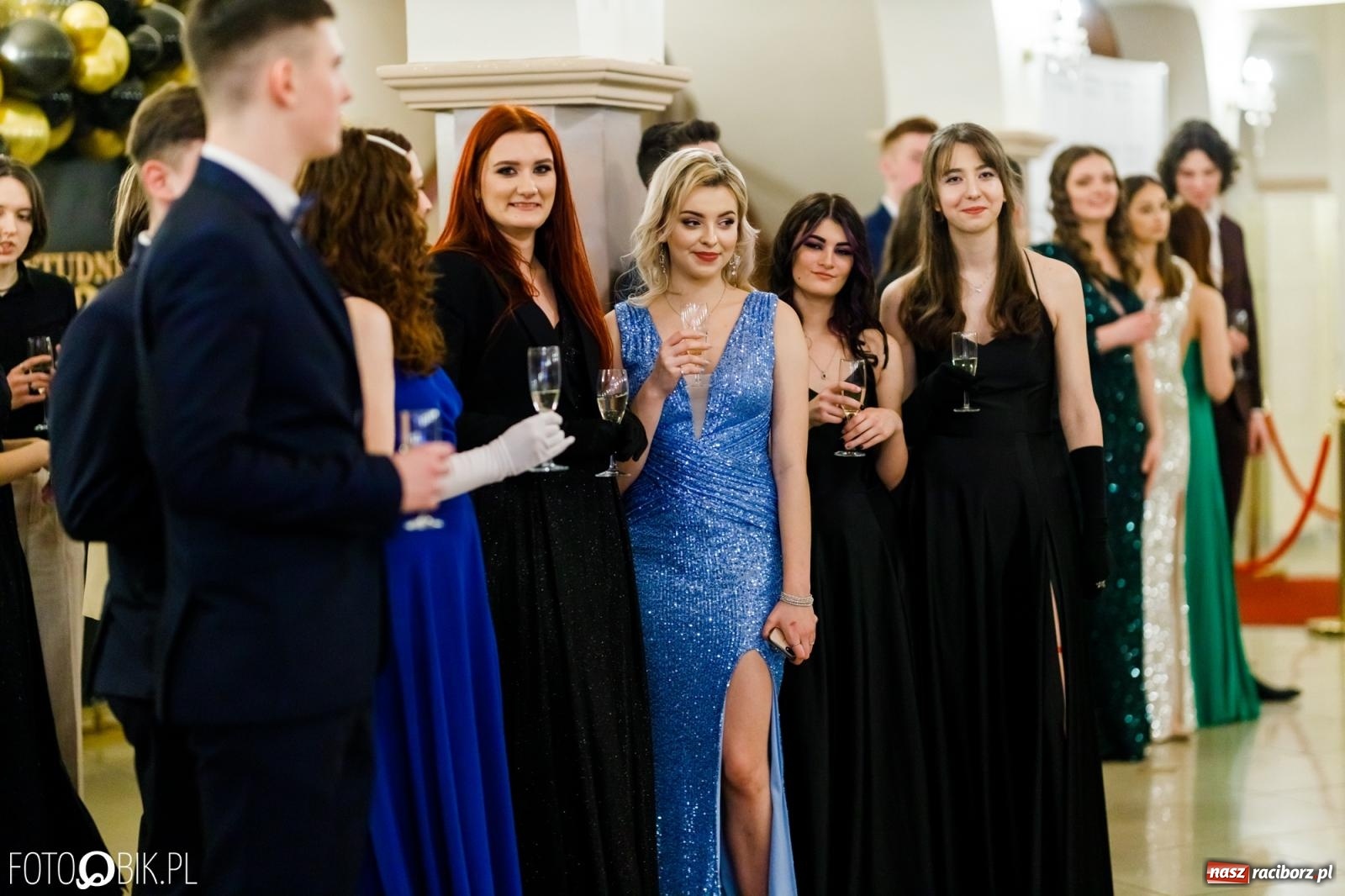 Zdjęcie w galerii na portalu naszraciborz.pl: Studniówka II LO im. Adama Mickiewicza [FOTO i WIDEO] wiadomości z regionu