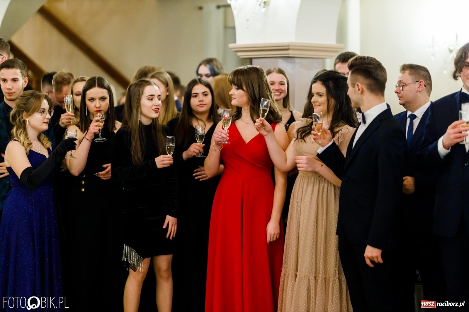 Zdjęcie w galerii na portalu naszraciborz.pl: Studniówka II LO im. Adama Mickiewicza [FOTO i WIDEO] wiadomości z regionu