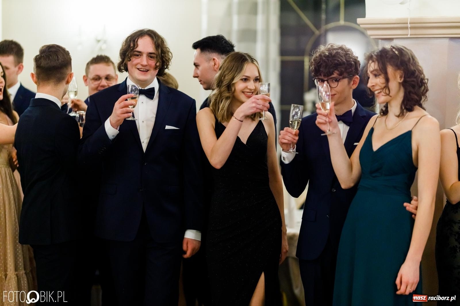 Zdjęcie w galerii na portalu naszraciborz.pl: Studniówka II LO im. Adama Mickiewicza [FOTO i WIDEO] wiadomości z regionu