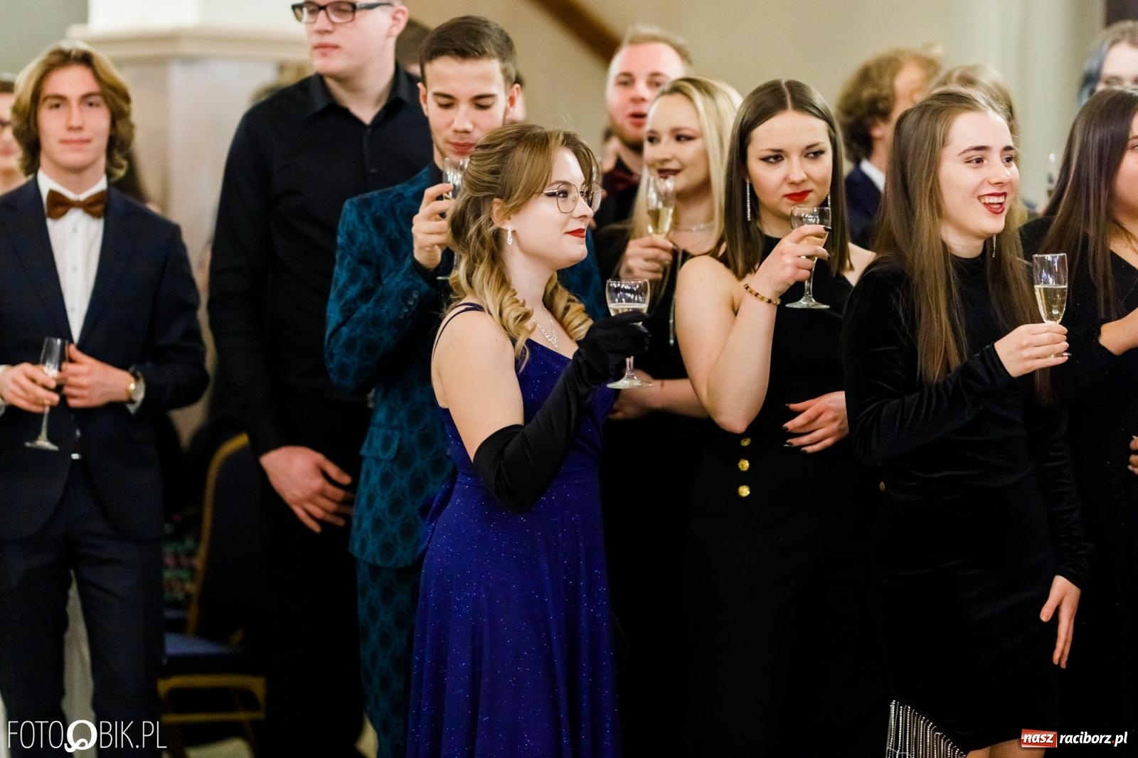 Zdjęcie w galerii na portalu naszraciborz.pl: Studniówka II LO im. Adama Mickiewicza [FOTO i WIDEO] wiadomości z regionu