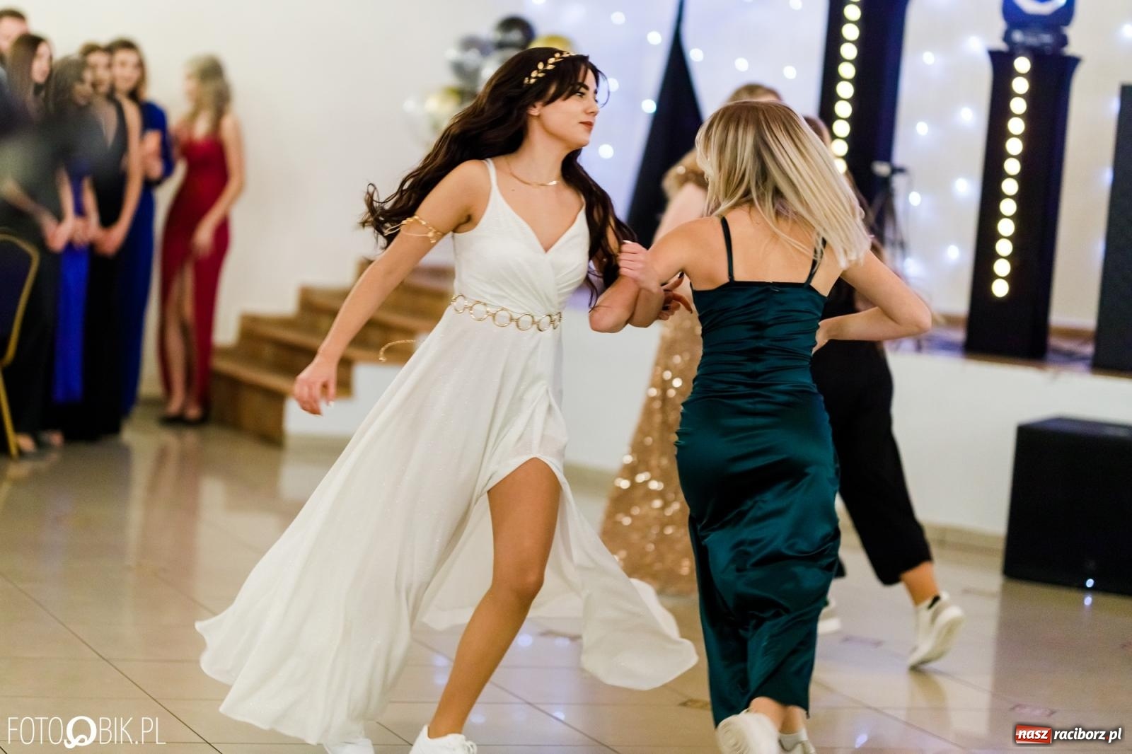 Zdjęcie w galerii na portalu naszraciborz.pl: Studniówka II LO im. Adama Mickiewicza [FOTO i WIDEO] wiadomości z regionu