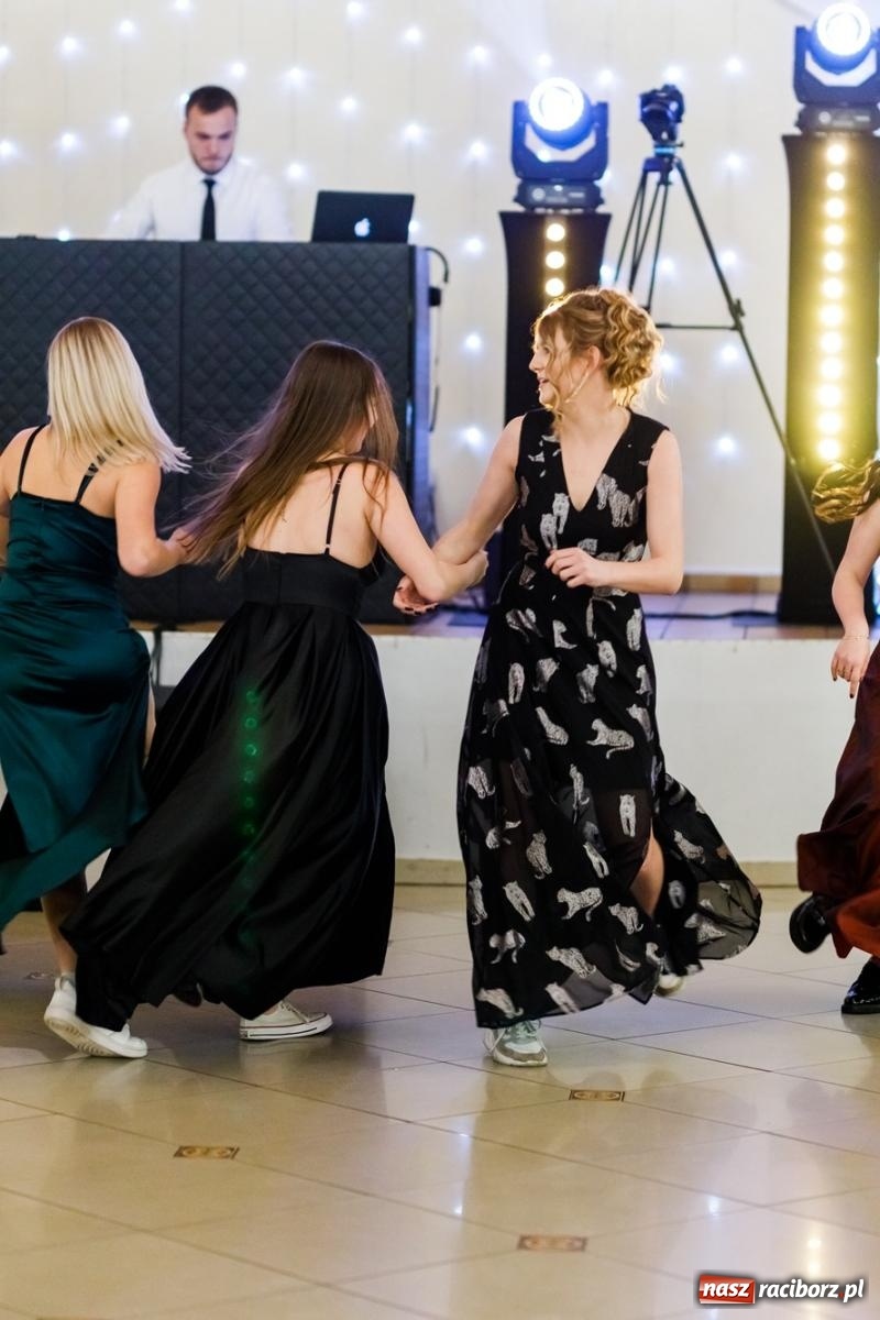 Zdjęcie w galerii na portalu naszraciborz.pl: Studniówka II LO im. Adama Mickiewicza [FOTO i WIDEO] wiadomości z regionu