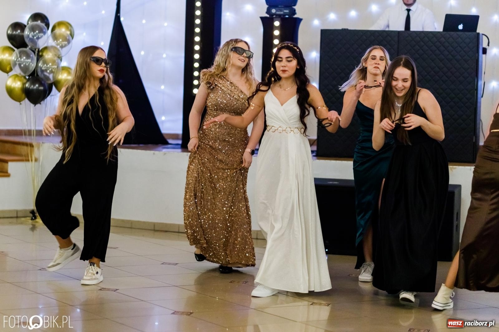 Zdjęcie w galerii na portalu naszraciborz.pl: Studniówka II LO im. Adama Mickiewicza [FOTO i WIDEO] wiadomości z regionu