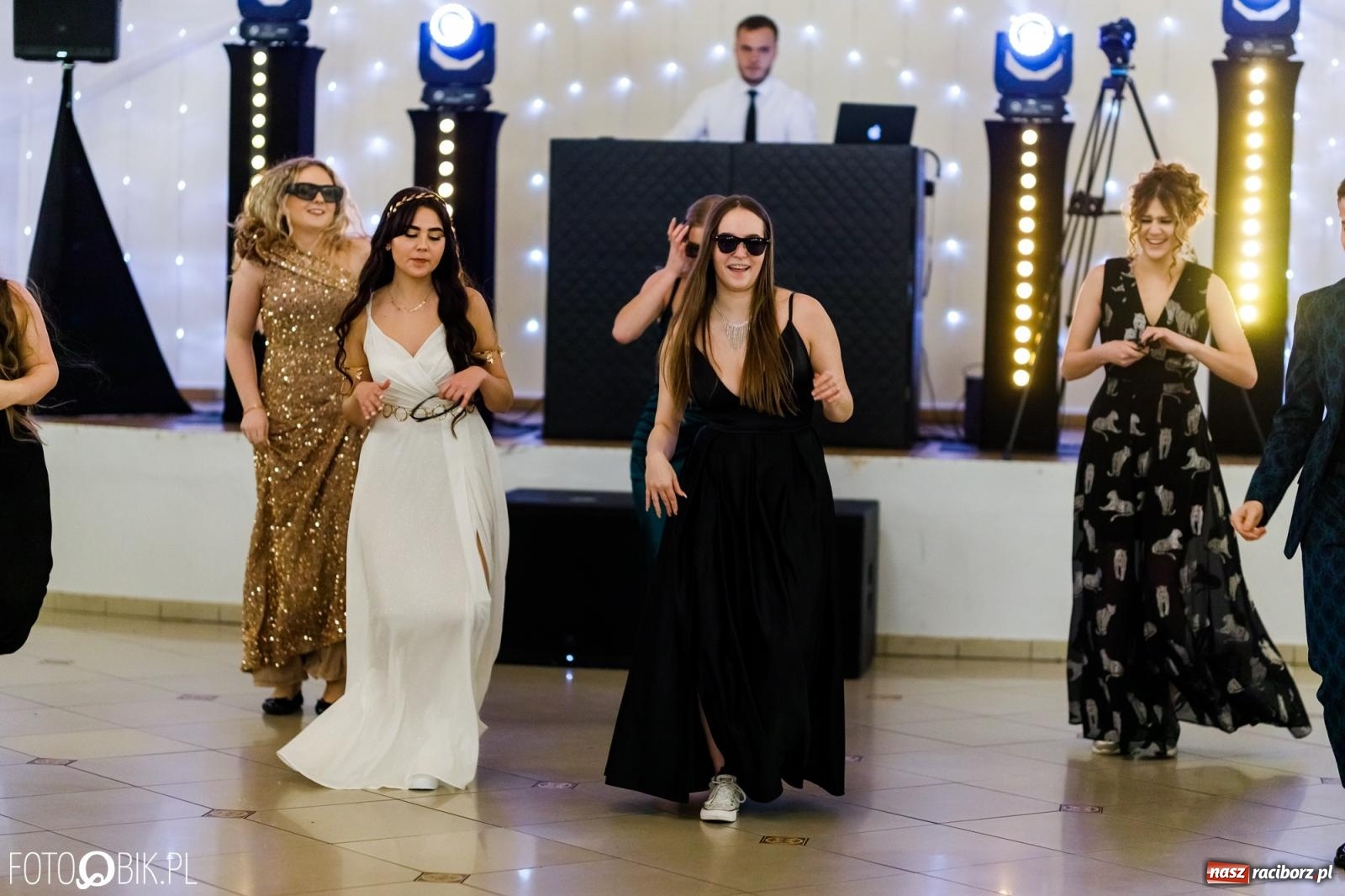 Zdjęcie w galerii na portalu naszraciborz.pl: Studniówka II LO im. Adama Mickiewicza [FOTO i WIDEO] wiadomości z regionu