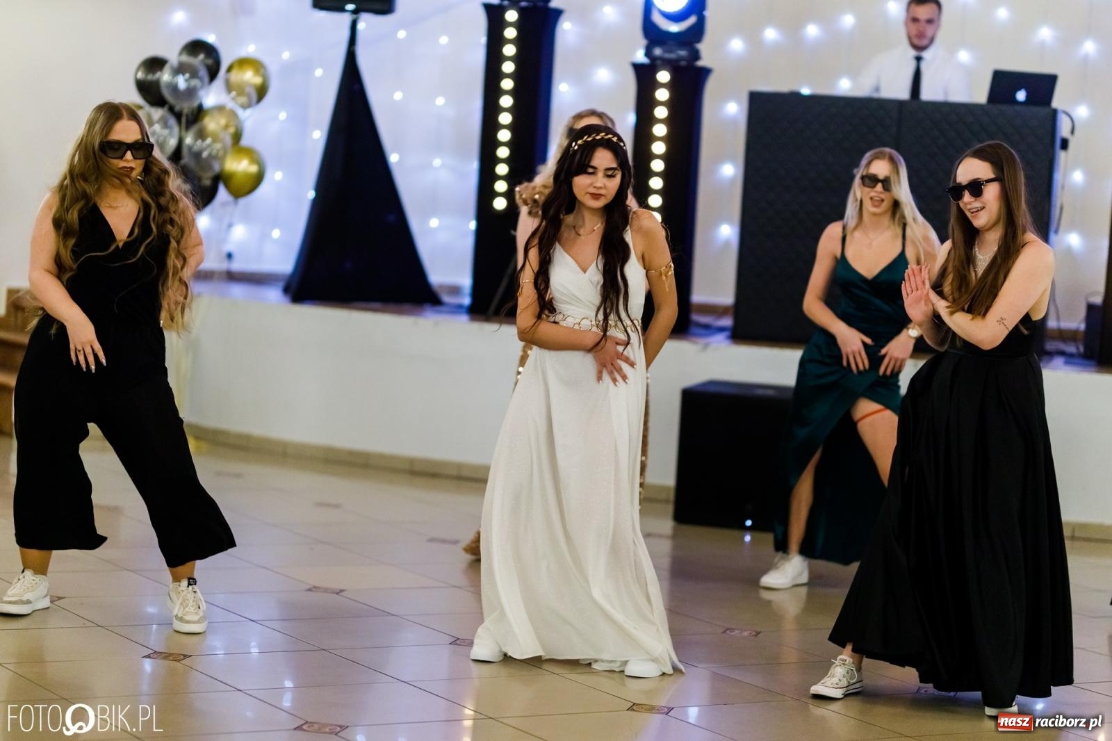 Zdjęcie w galerii na portalu naszraciborz.pl: Studniówka II LO im. Adama Mickiewicza [FOTO i WIDEO] wiadomości z regionu