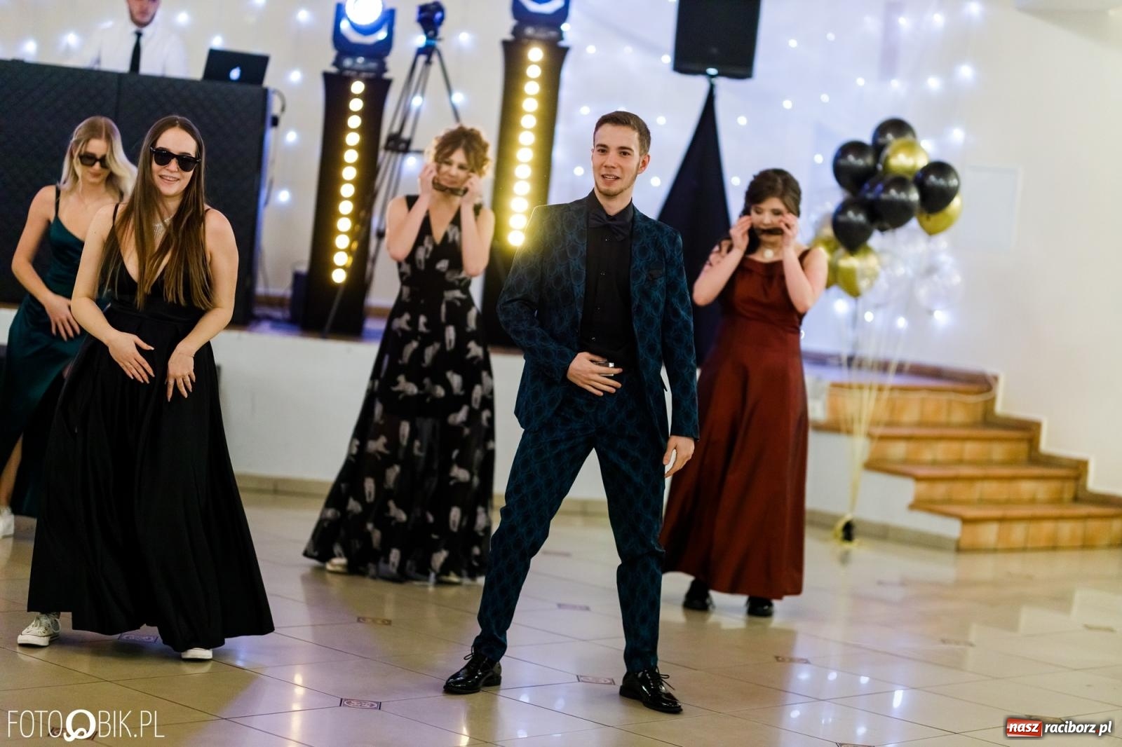 Zdjęcie w galerii na portalu naszraciborz.pl: Studniówka II LO im. Adama Mickiewicza [FOTO i WIDEO] wiadomości z regionu