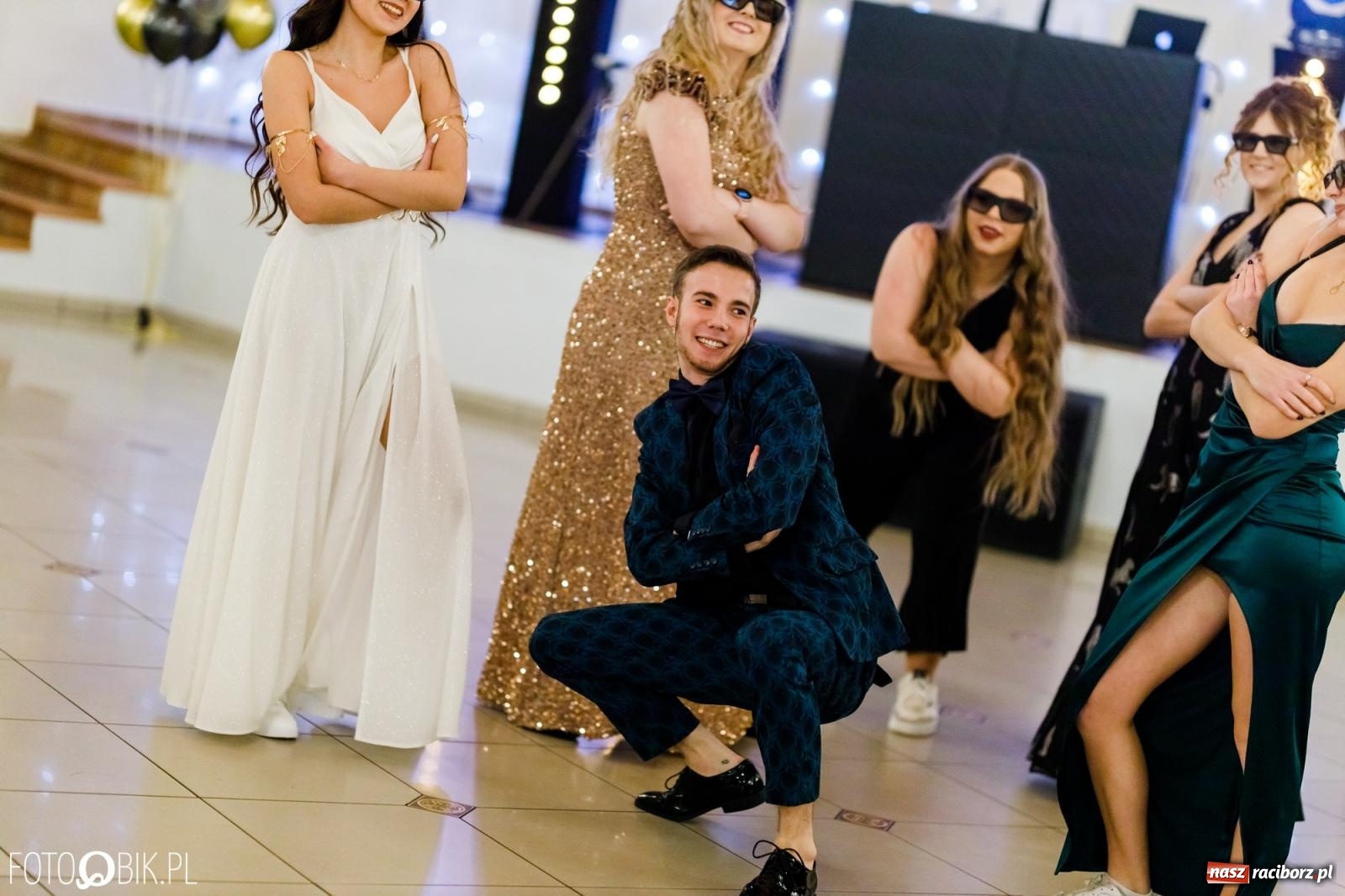 Zdjęcie w galerii na portalu naszraciborz.pl: Studniówka II LO im. Adama Mickiewicza [FOTO i WIDEO] wiadomości z regionu