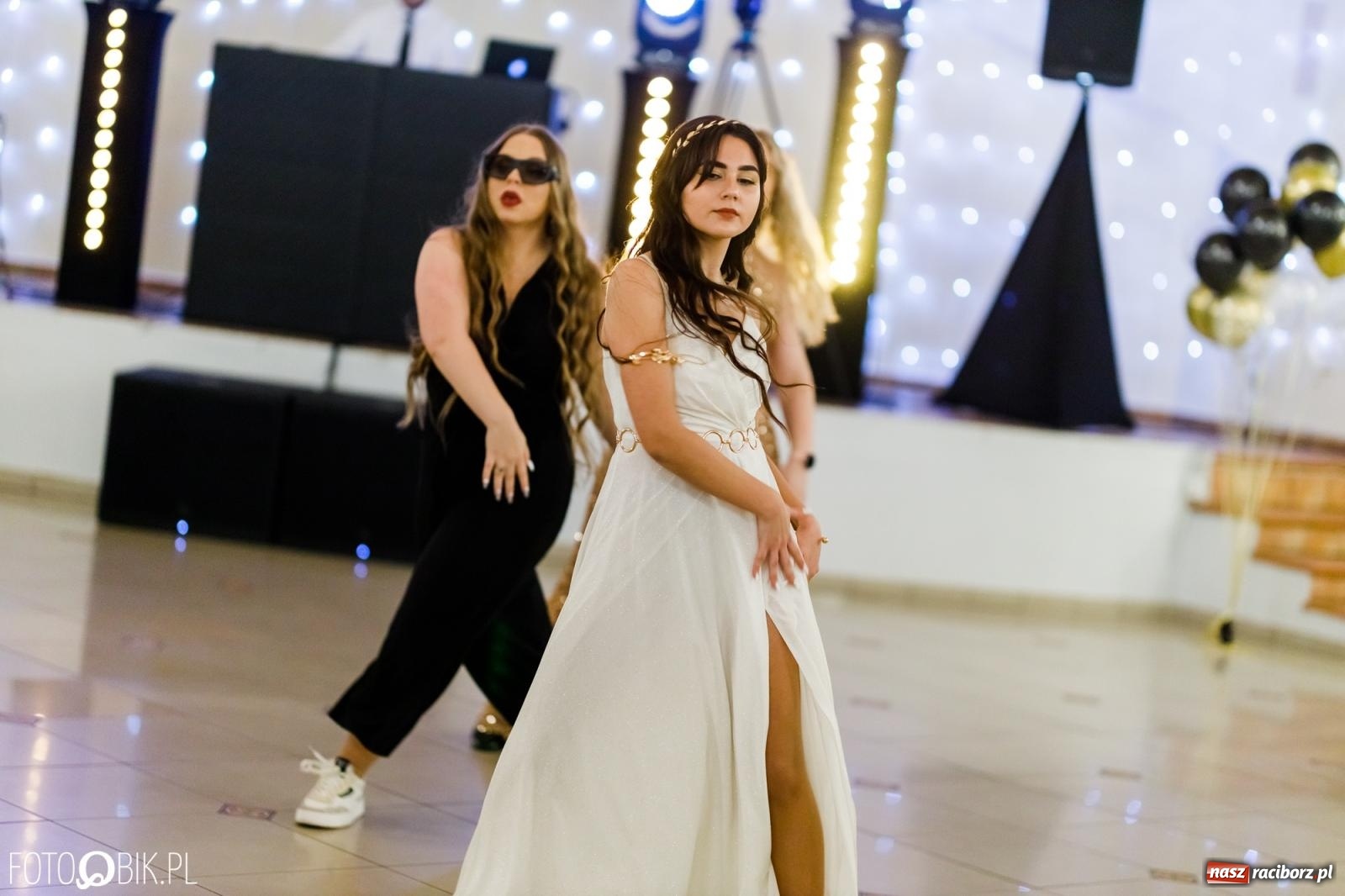 Zdjęcie w galerii na portalu naszraciborz.pl: Studniówka II LO im. Adama Mickiewicza [FOTO i WIDEO] wiadomości z regionu