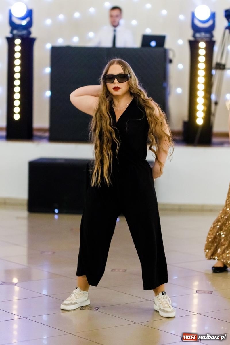 Zdjęcie w galerii na portalu naszraciborz.pl: Studniówka II LO im. Adama Mickiewicza [FOTO i WIDEO] wiadomości z regionu