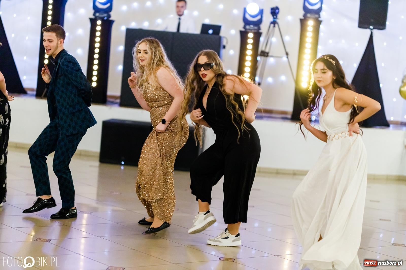 Zdjęcie w galerii na portalu naszraciborz.pl: Studniówka II LO im. Adama Mickiewicza [FOTO i WIDEO] wiadomości z regionu