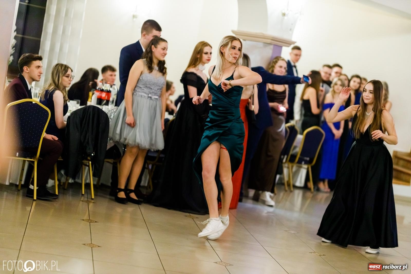 Zdjęcie w galerii na portalu naszraciborz.pl: Studniówka II LO im. Adama Mickiewicza [FOTO i WIDEO] wiadomości z regionu