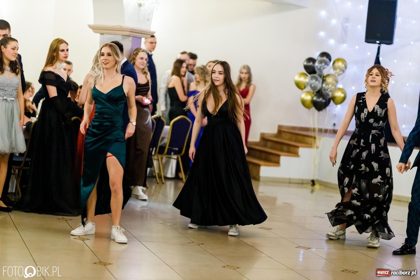 Zdjęcie w galerii na portalu naszraciborz.pl: Studniówka II LO im. Adama Mickiewicza [FOTO i WIDEO] wiadomości z regionu