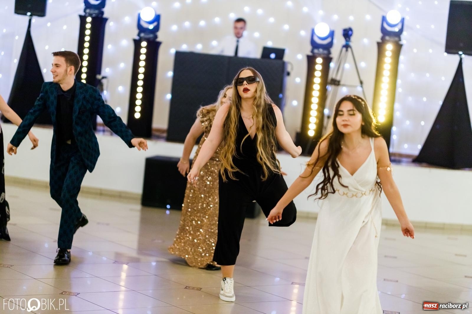 Zdjęcie w galerii na portalu naszraciborz.pl: Studniówka II LO im. Adama Mickiewicza [FOTO i WIDEO] wiadomości z regionu