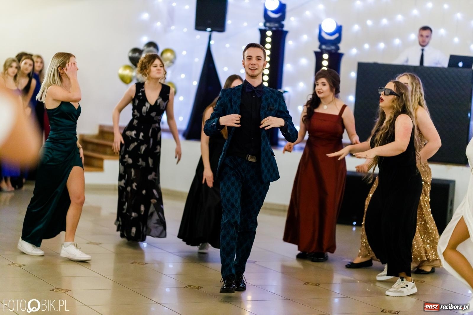 Zdjęcie w galerii na portalu naszraciborz.pl: Studniówka II LO im. Adama Mickiewicza [FOTO i WIDEO] wiadomości z regionu