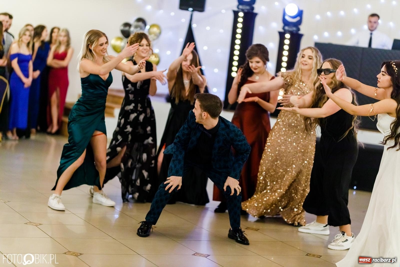 Zdjęcie w galerii na portalu naszraciborz.pl: Studniówka II LO im. Adama Mickiewicza [FOTO i WIDEO] wiadomości z regionu