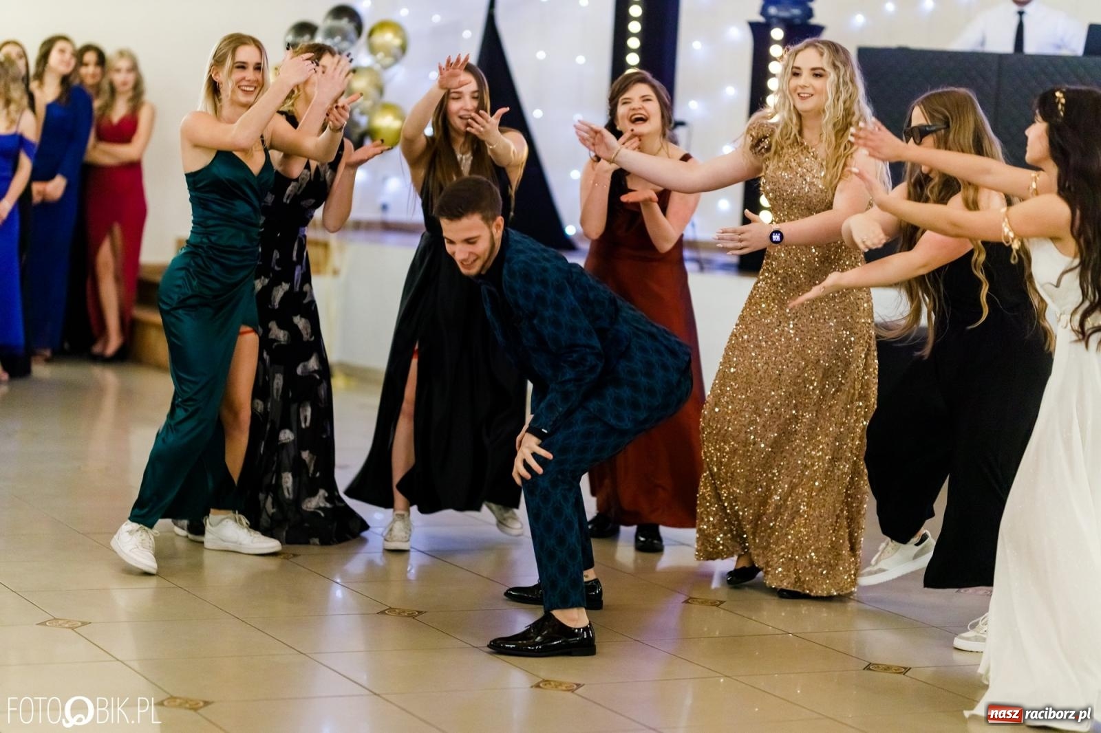 Zdjęcie w galerii na portalu naszraciborz.pl: Studniówka II LO im. Adama Mickiewicza [FOTO i WIDEO] wiadomości z regionu