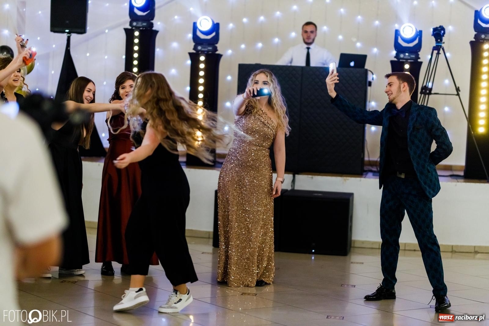 Zdjęcie w galerii na portalu naszraciborz.pl: Studniówka II LO im. Adama Mickiewicza [FOTO i WIDEO] wiadomości z regionu