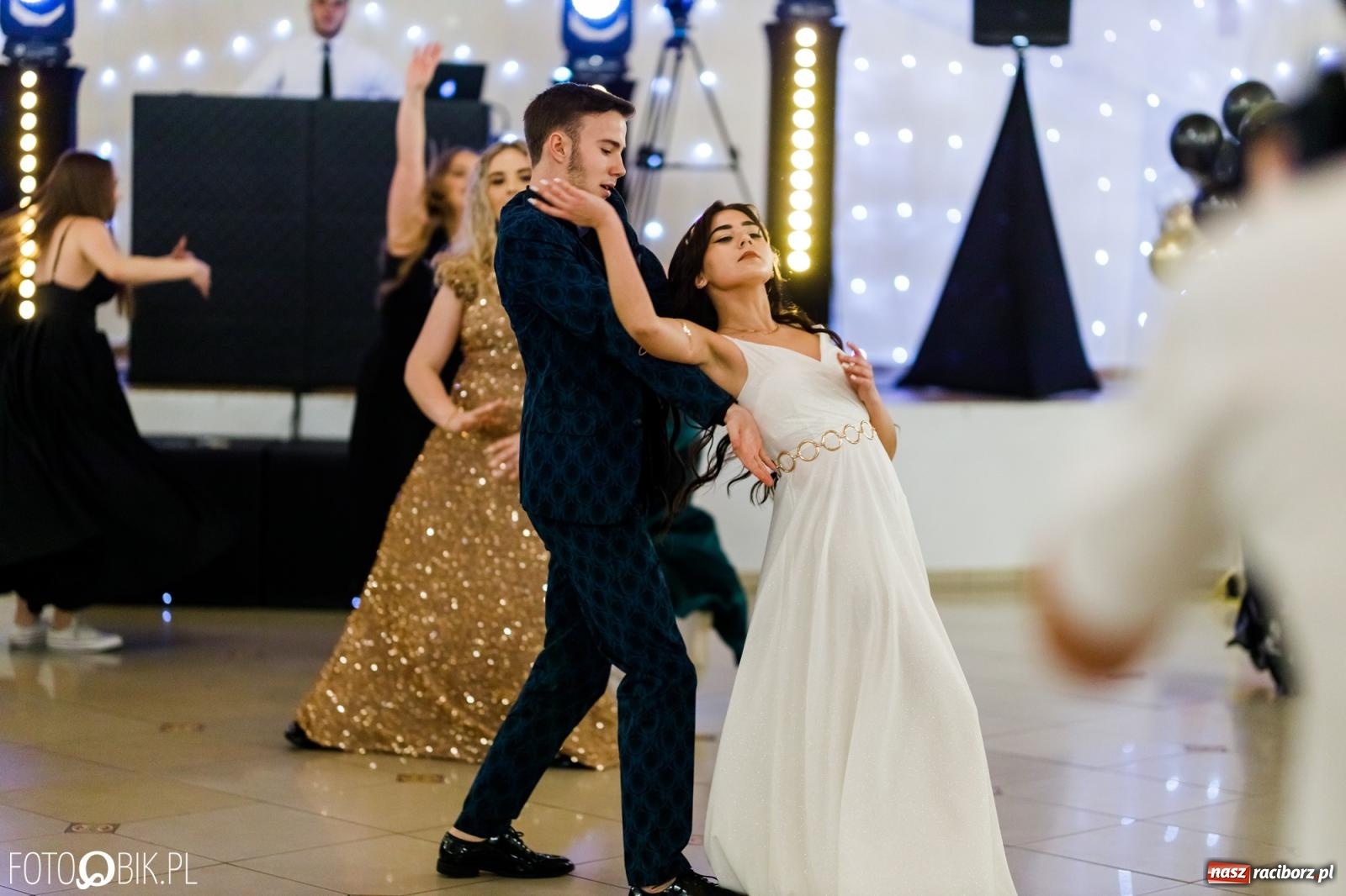 Zdjęcie w galerii na portalu naszraciborz.pl: Studniówka II LO im. Adama Mickiewicza [FOTO i WIDEO] wiadomości z regionu