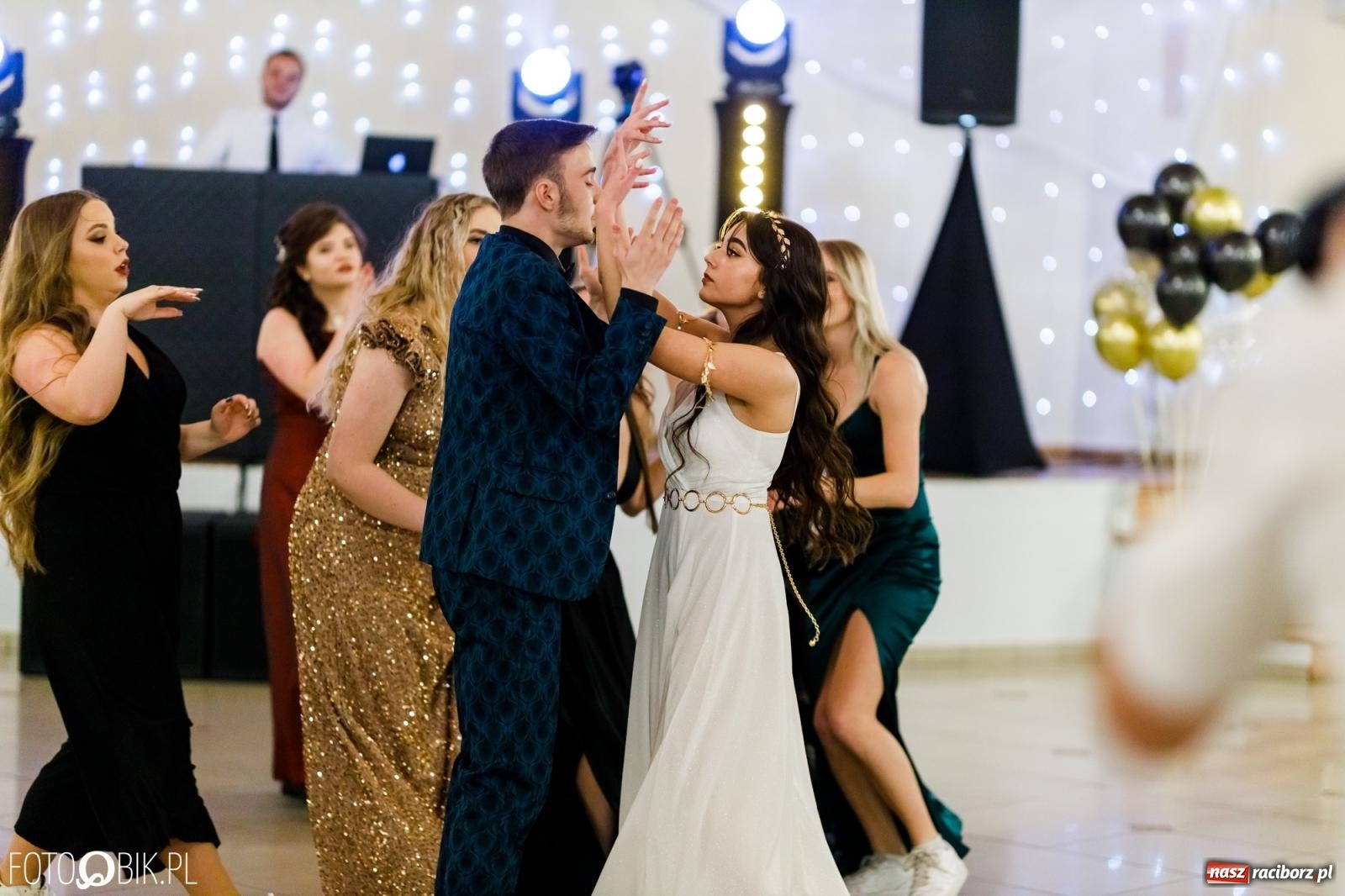 Zdjęcie w galerii na portalu naszraciborz.pl: Studniówka II LO im. Adama Mickiewicza [FOTO i WIDEO] wiadomości z regionu