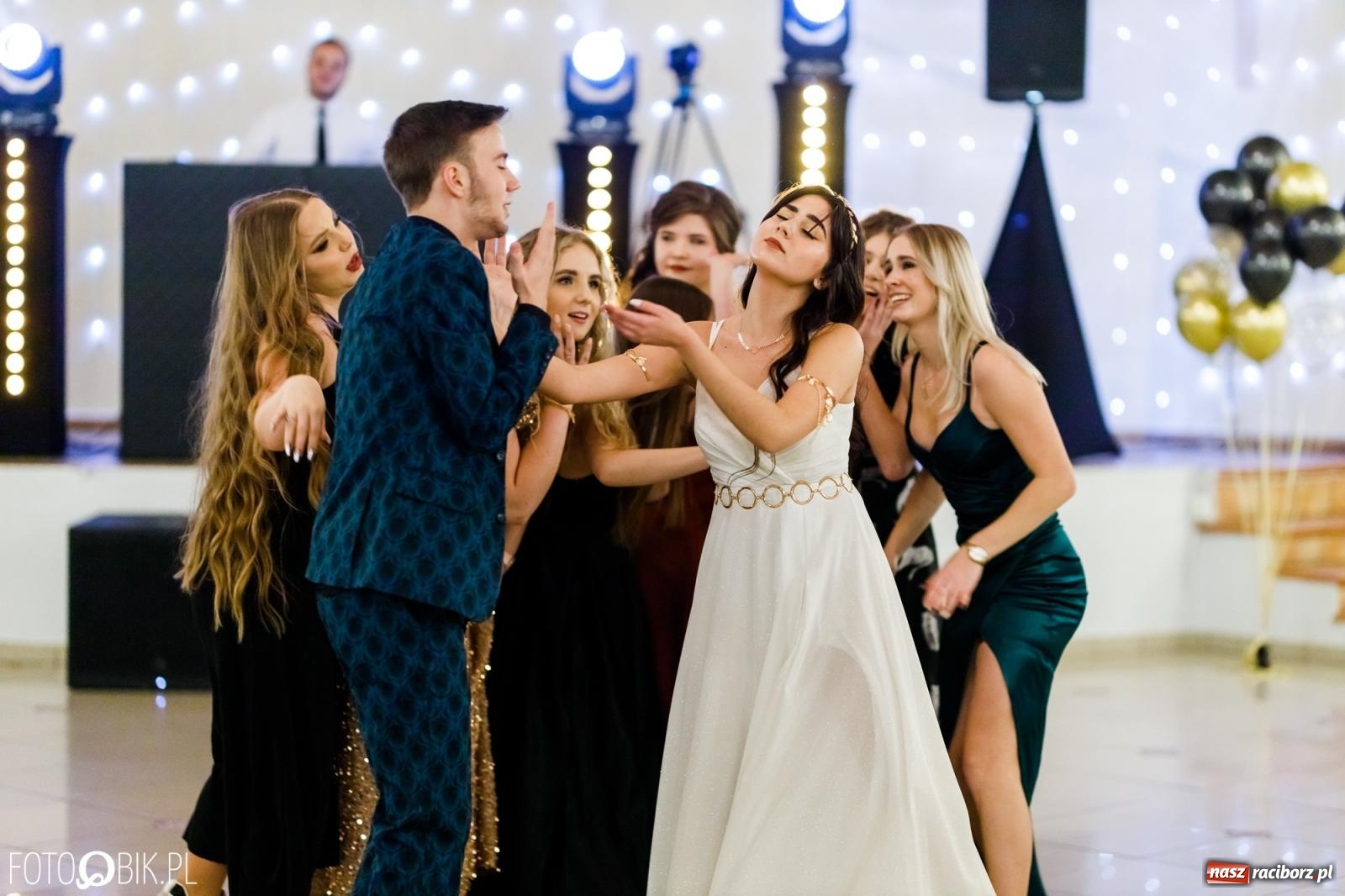 Zdjęcie w galerii na portalu naszraciborz.pl: Studniówka II LO im. Adama Mickiewicza [FOTO i WIDEO] wiadomości z regionu