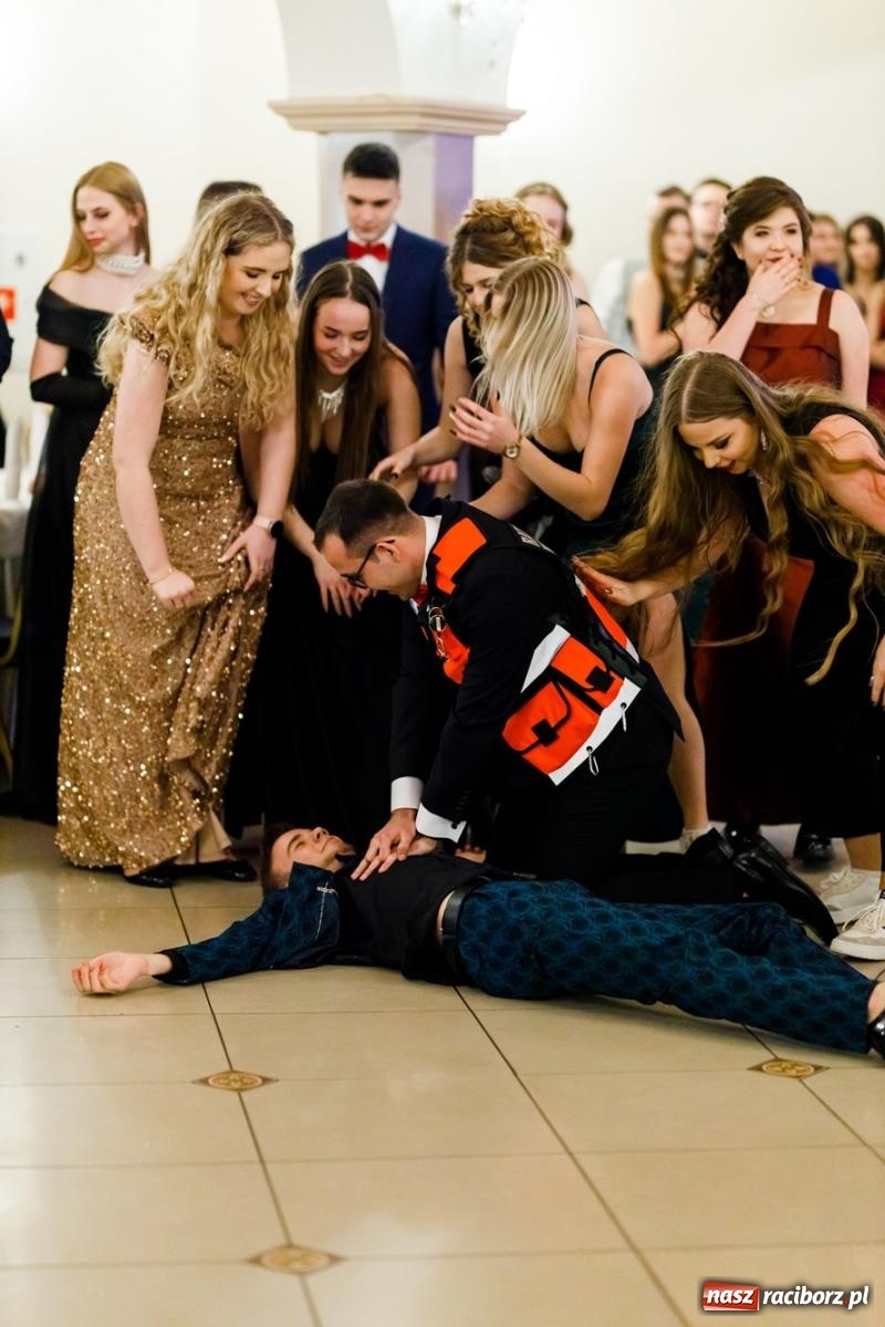 Zdjęcie w galerii na portalu naszraciborz.pl: Studniówka II LO im. Adama Mickiewicza [FOTO i WIDEO] wiadomości z regionu