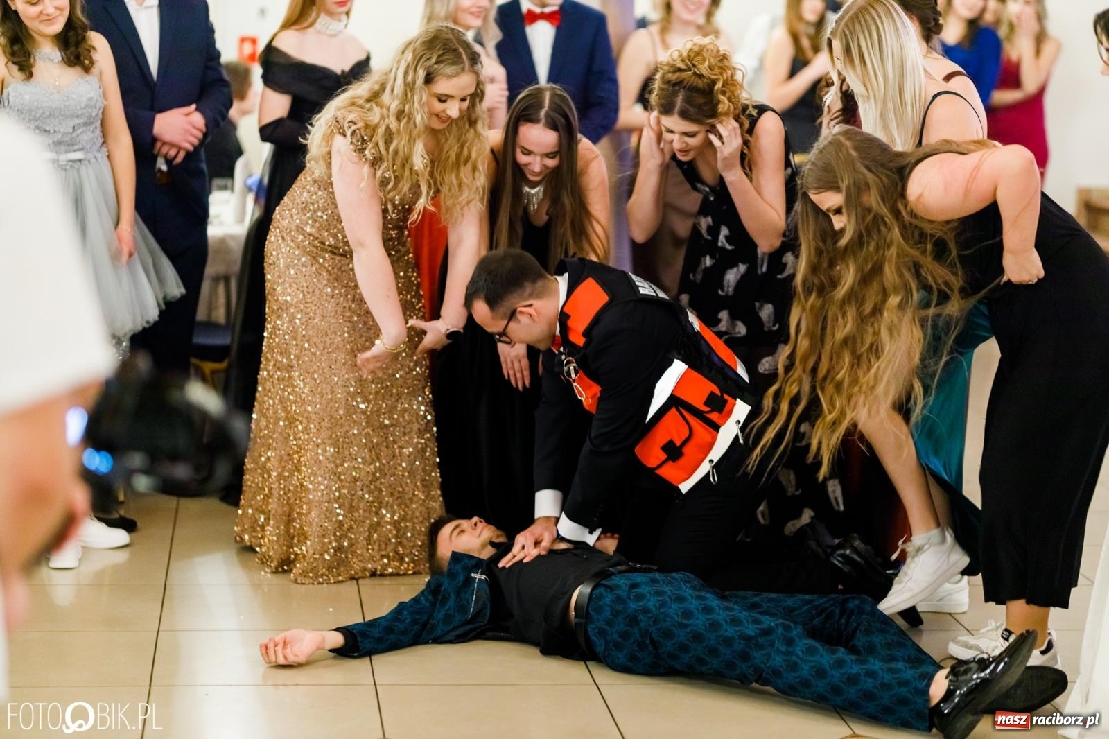 Zdjęcie w galerii na portalu naszraciborz.pl: Studniówka II LO im. Adama Mickiewicza [FOTO i WIDEO] wiadomości z regionu