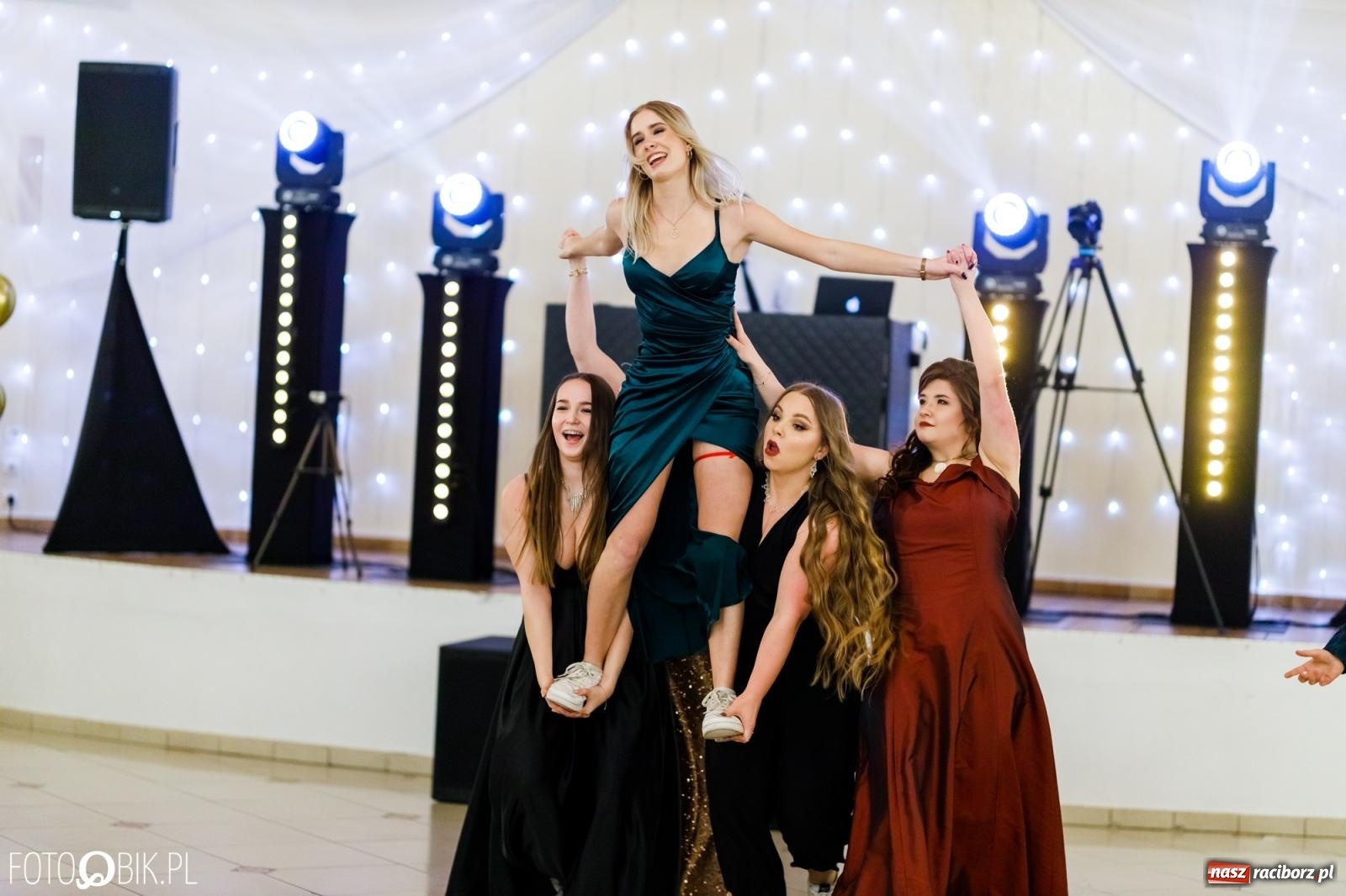 Zdjęcie w galerii na portalu naszraciborz.pl: Studniówka II LO im. Adama Mickiewicza [FOTO i WIDEO] wiadomości z regionu