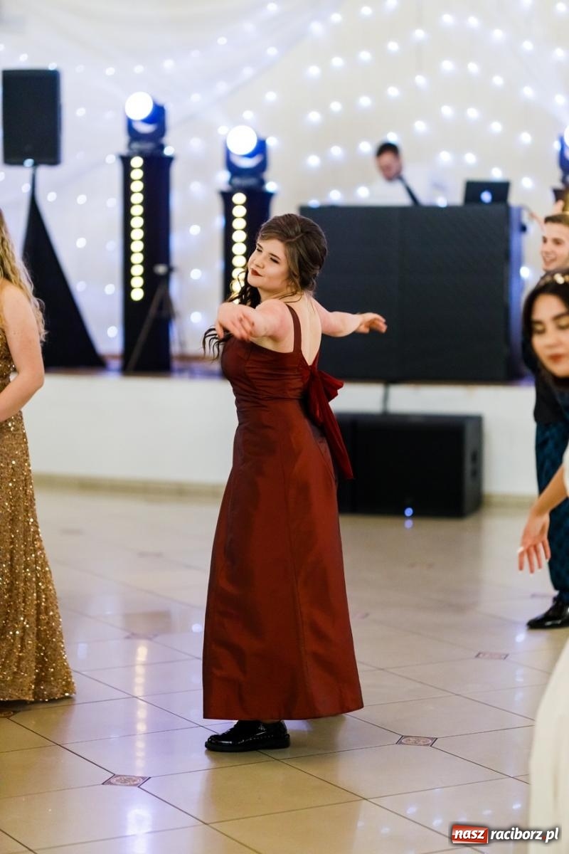 Zdjęcie w galerii na portalu naszraciborz.pl: Studniówka II LO im. Adama Mickiewicza [FOTO i WIDEO] wiadomości z regionu