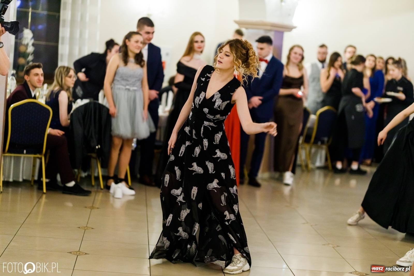 Zdjęcie w galerii na portalu naszraciborz.pl: Studniówka II LO im. Adama Mickiewicza [FOTO i WIDEO] wiadomości z regionu