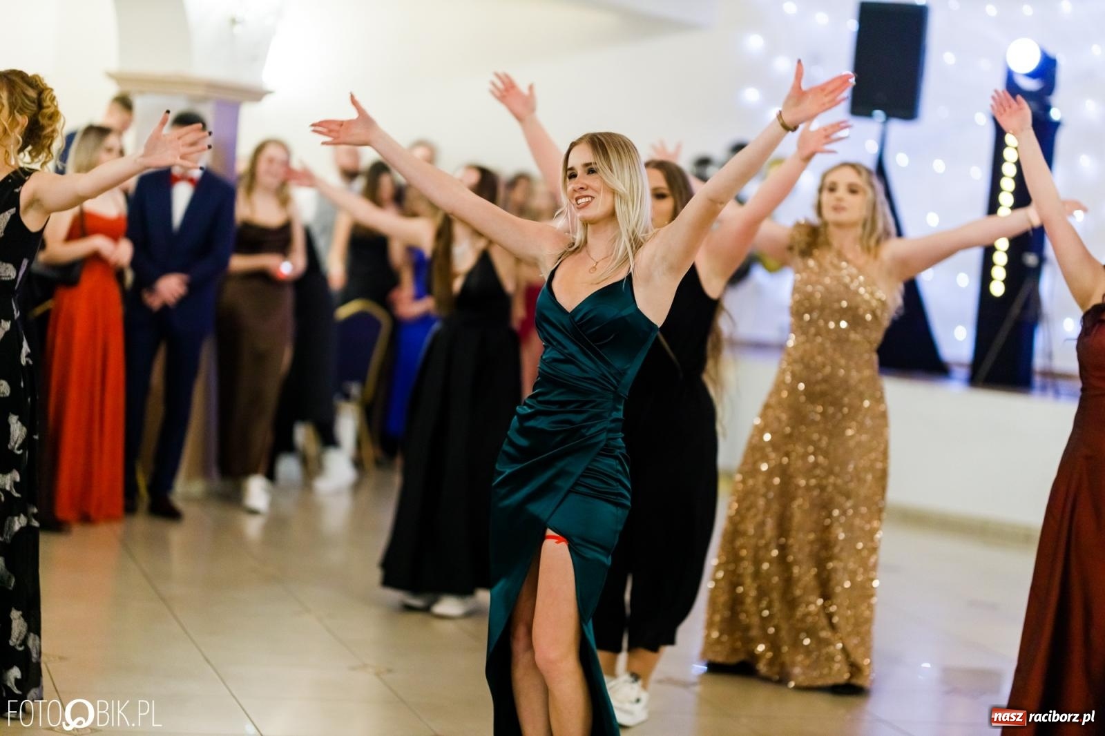 Zdjęcie w galerii na portalu naszraciborz.pl: Studniówka II LO im. Adama Mickiewicza [FOTO i WIDEO] wiadomości z regionu