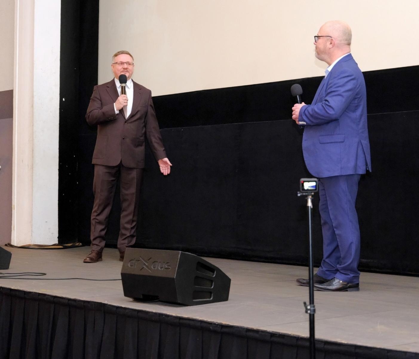 Zdjęcie w galerii na portalu naszraciborz.pl: Strażnicy dziejów - pełna wersja pokazana w Strzesze wiadomości z regionu