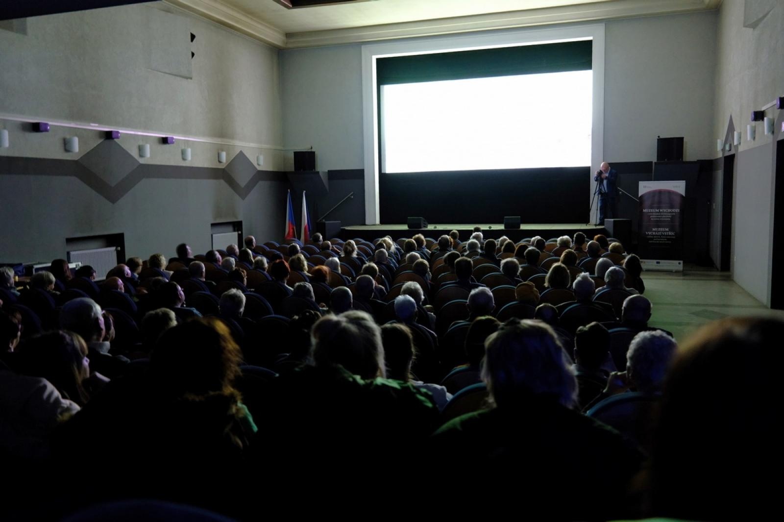 Zdjęcie w galerii na portalu naszraciborz.pl: Strażnicy dziejów - pełna wersja pokazana w Strzesze wiadomości z regionu