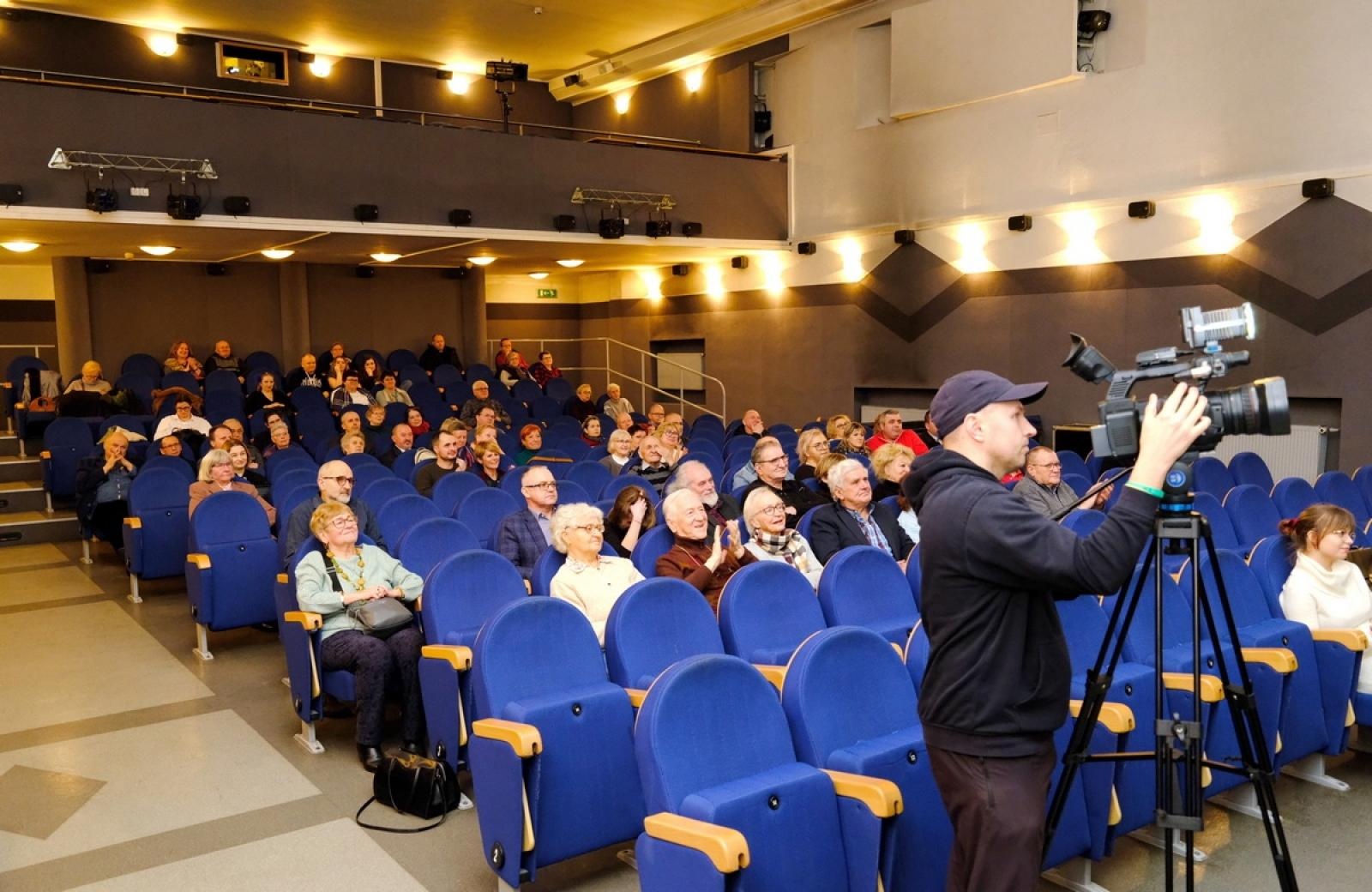 Zdjęcie w galerii na portalu naszraciborz.pl: Strażnicy dziejów - pełna wersja pokazana w Strzesze wiadomości z regionu