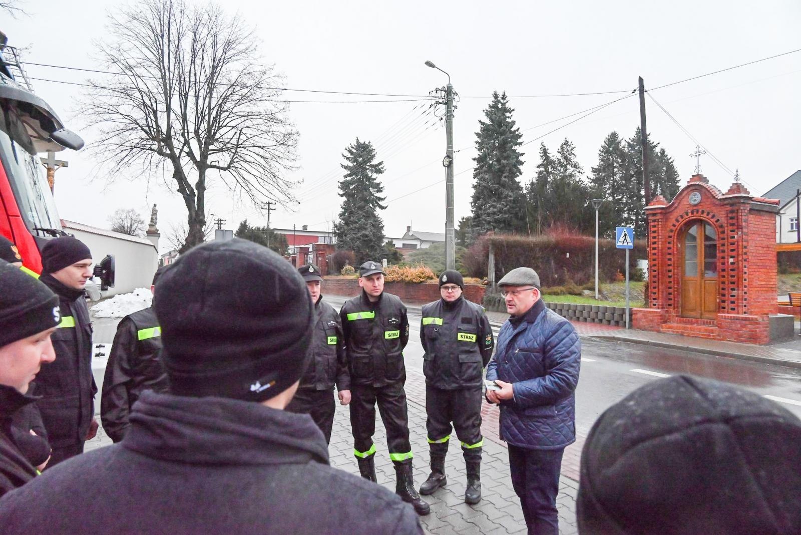 Zdjęcie w galerii na portalu naszraciborz.pl: Nowa Wioska doczekała się średniego wozu bojowego wiadomości z regionu