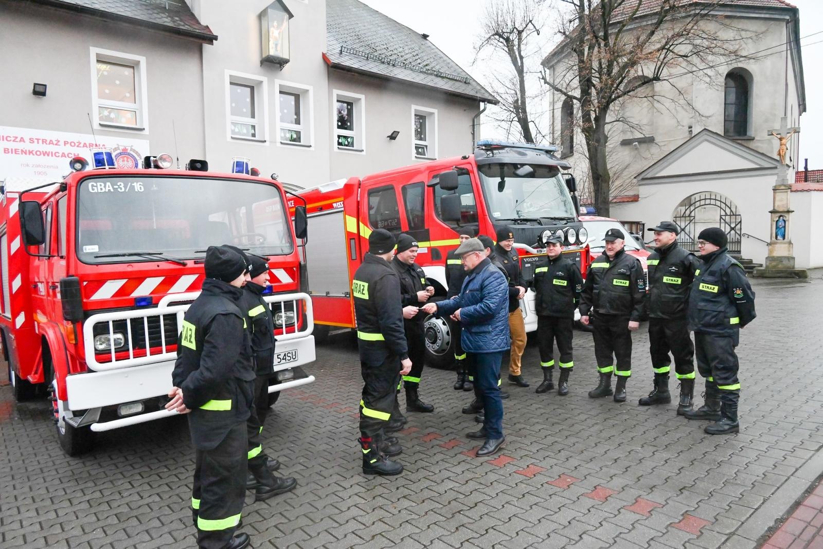 Zdjęcie w galerii na portalu naszraciborz.pl: Nowa Wioska doczekała się średniego wozu bojowego wiadomości z regionu