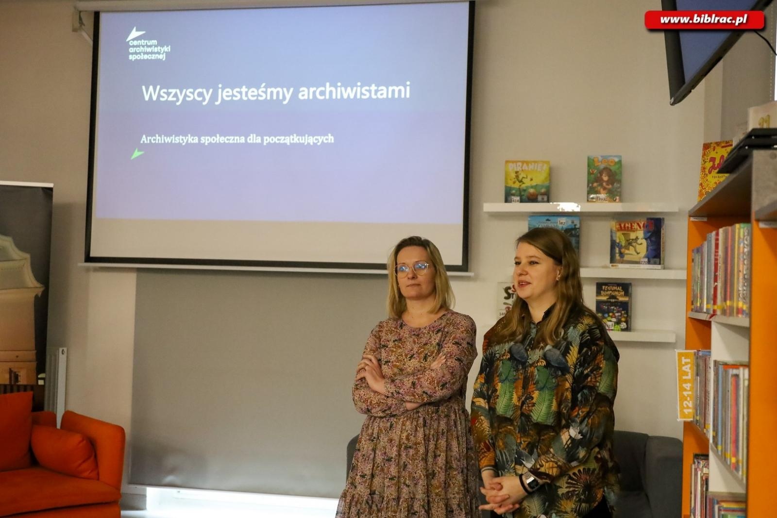 Zdjęcie w galerii na portalu naszraciborz.pl: Jak stworzyć archiwum społeczne? Specjalistki z Centrum Archiwistyki Społecznej w bibliotece wiadomości z regionu