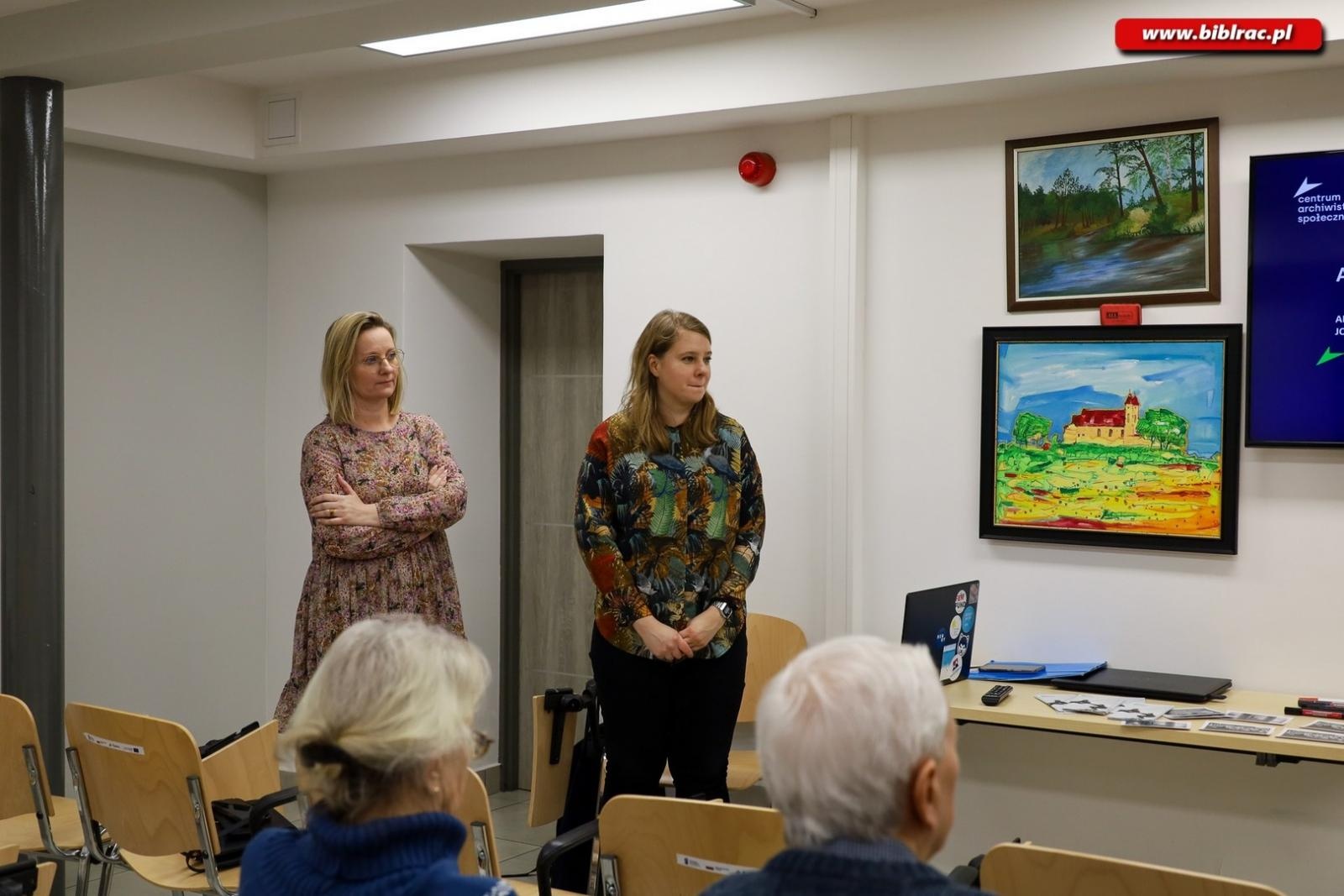 Zdjęcie w galerii na portalu naszraciborz.pl: Jak stworzyć archiwum społeczne? Specjalistki z Centrum Archiwistyki Społecznej w bibliotece wiadomości z regionu