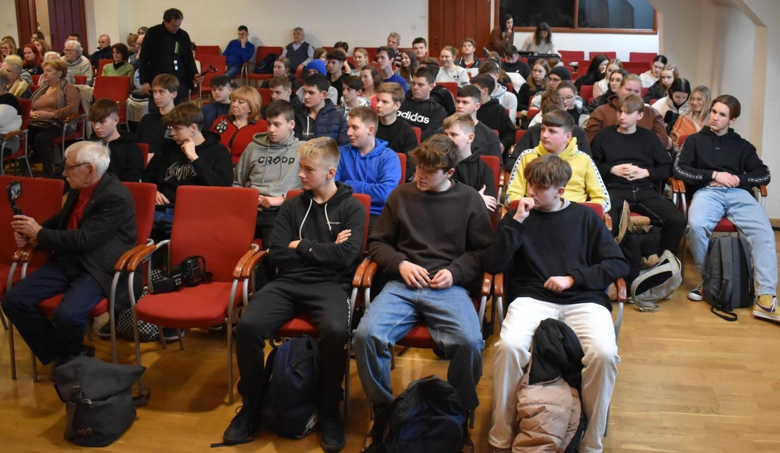 Zdjęcie w galerii na portalu naszraciborz.pl: Historia i przyszłość. Zamek czeka metamorfoza [WIDEO] wiadomości z regionu