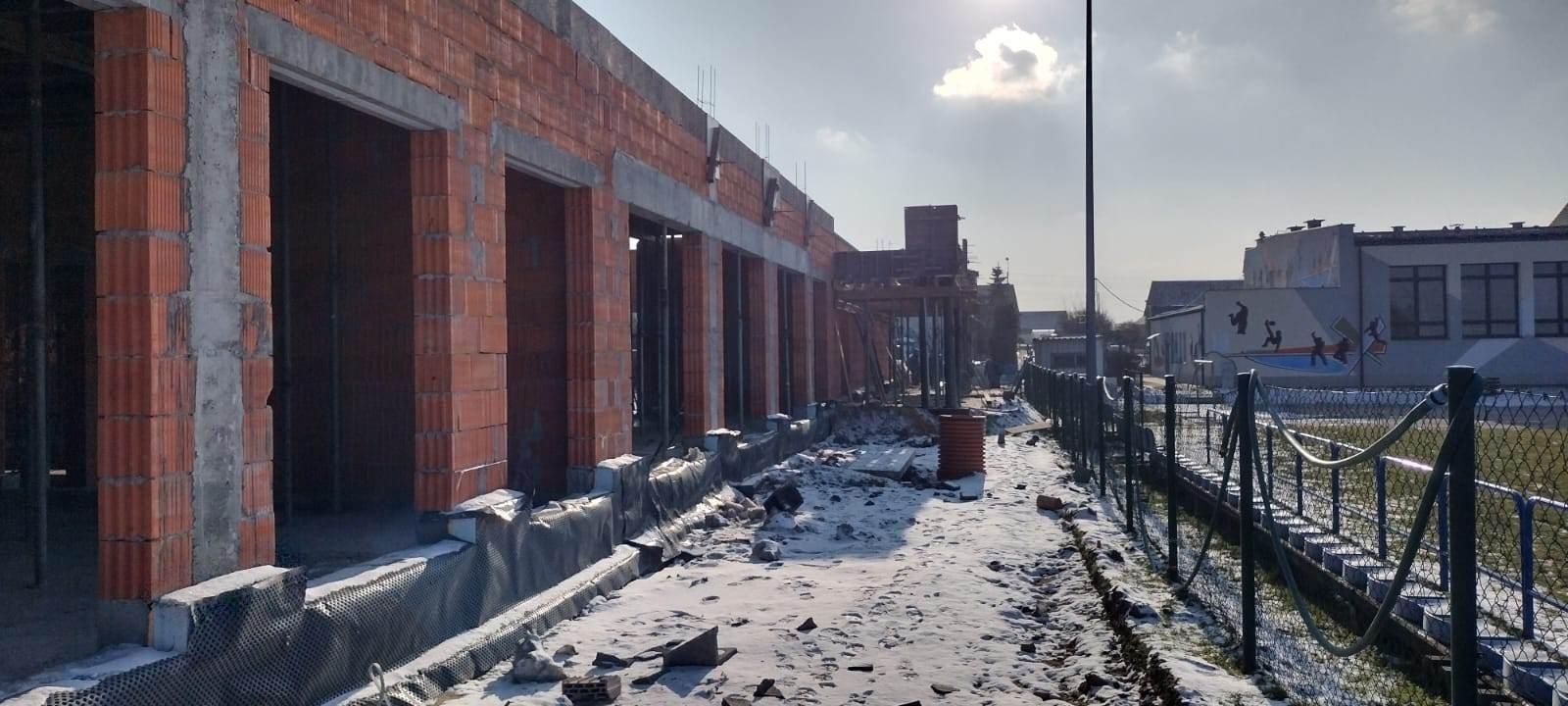 Zdjęcie w galerii na portalu naszraciborz.pl: Markowice. Pną się do góry przedszkola mury wiadomości z regionu