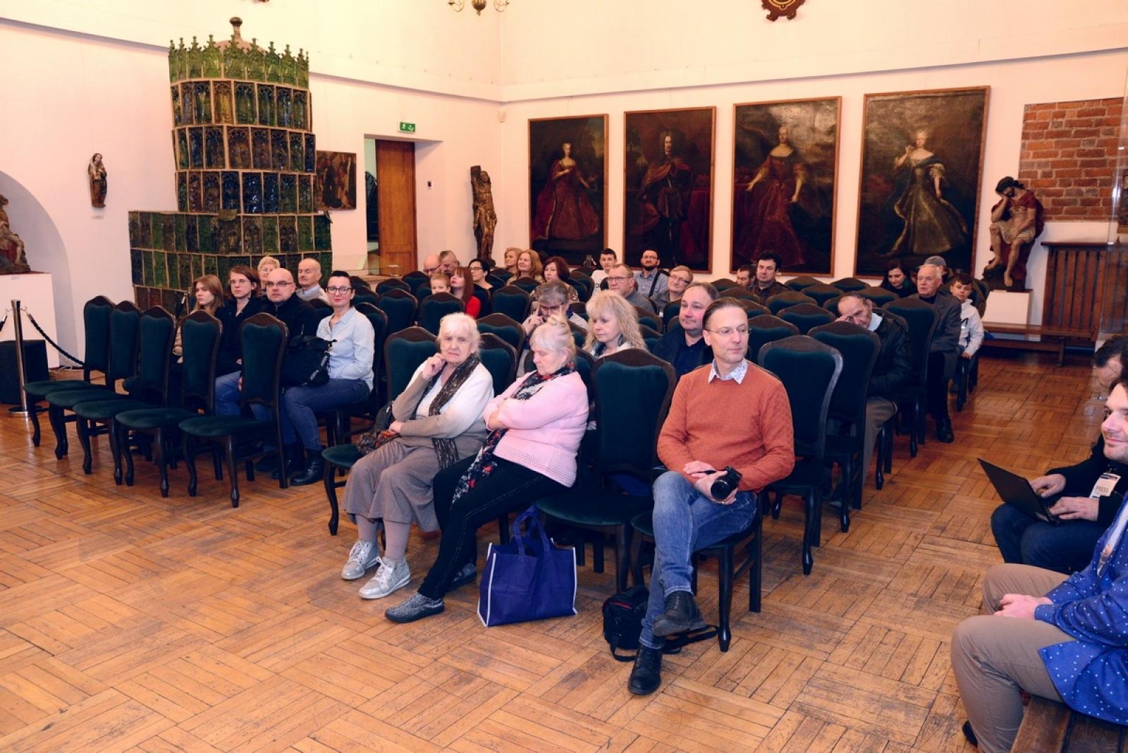 Zdjęcie w galerii na portalu naszraciborz.pl: Modele kultowych samochodów na wystawie w Muzeum [FOTO] wiadomości z regionu